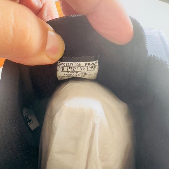 NIB Fila Men's Valado Black, Gray, and Red Active Lifestyle Sneakers 🔥🔥 - Picture 6 of 8